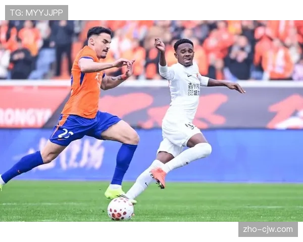 泰山外援阿尔瓦罗首秀传球成功率93% 现代中卫出球能力缓解后场压力